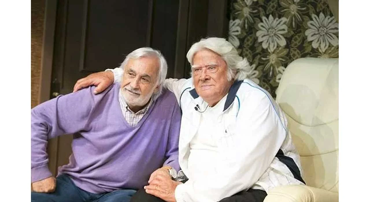 78 yasindaki mujdat gezen cuneyt arkin cenazesinde fenalasti (14)